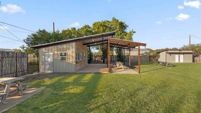 305 Sycamore Property Photo 10