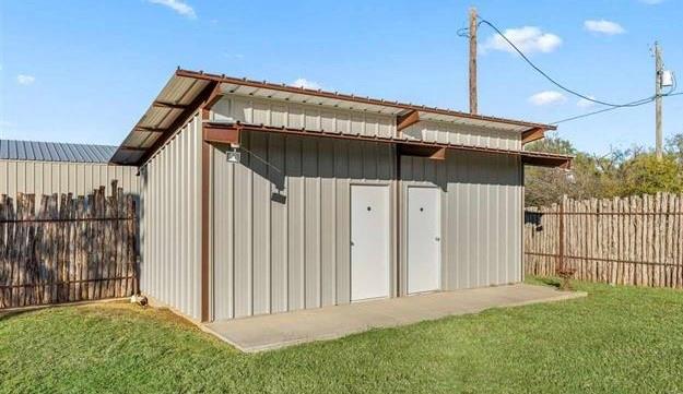 305 Sycamore Property Photo 21