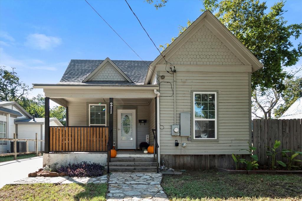 211 N Wood Street Property Photo