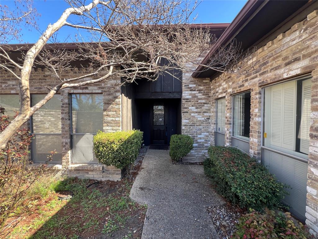 16918 Hunters Point Drive Property Photo
