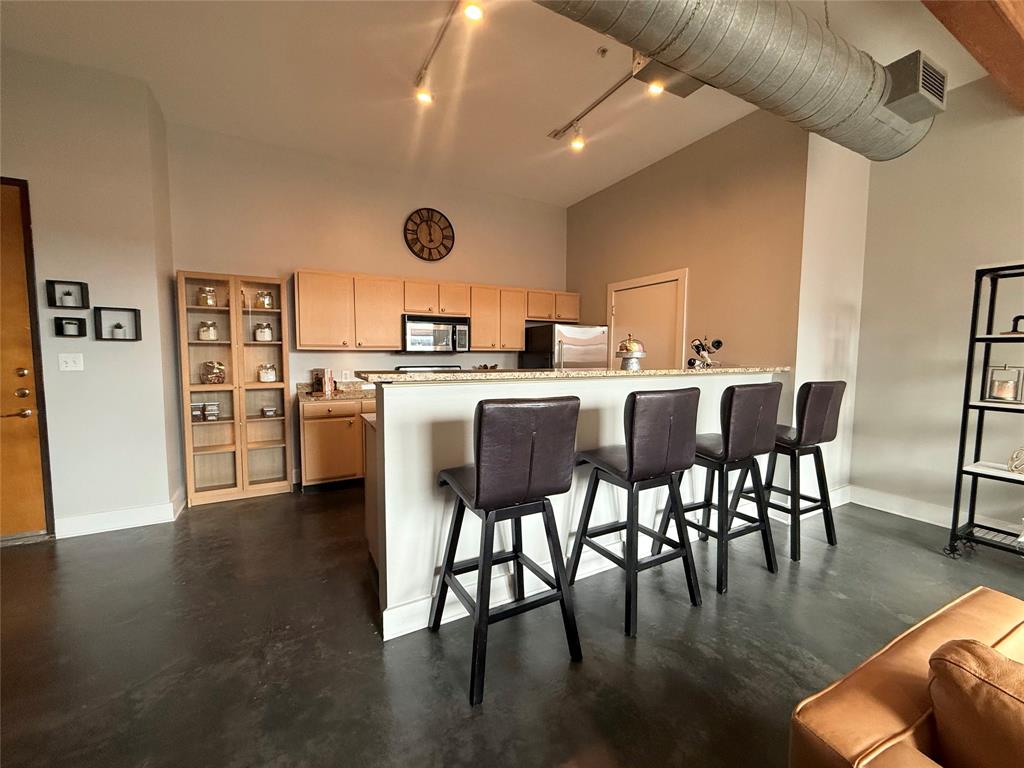 2502 Live Oak Street Property Photo 4