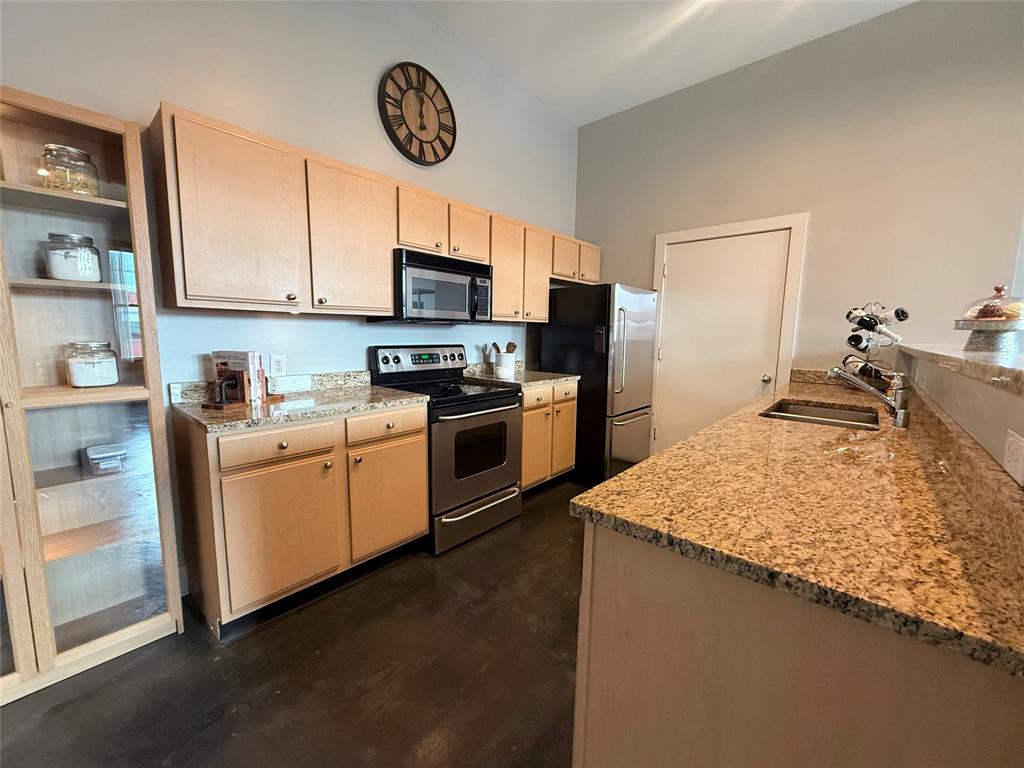 2502 Live Oak Street Property Photo 6