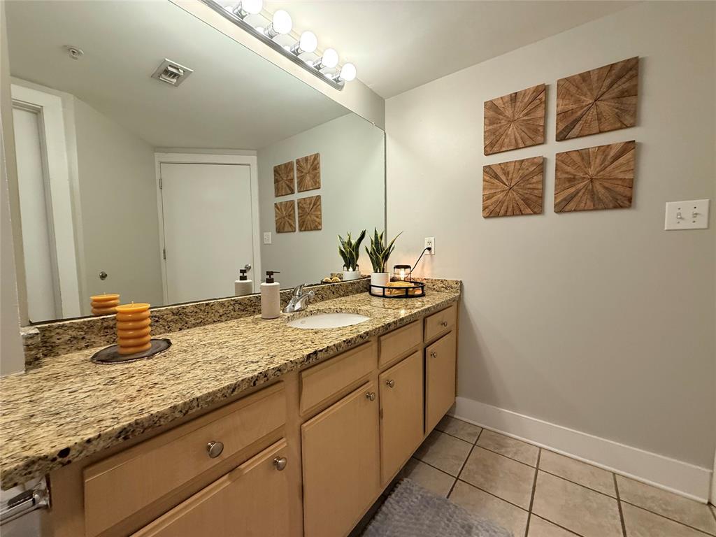 2502 Live Oak Street Property Photo 10