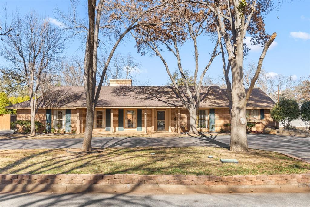 2304 Irving Place Property Photo