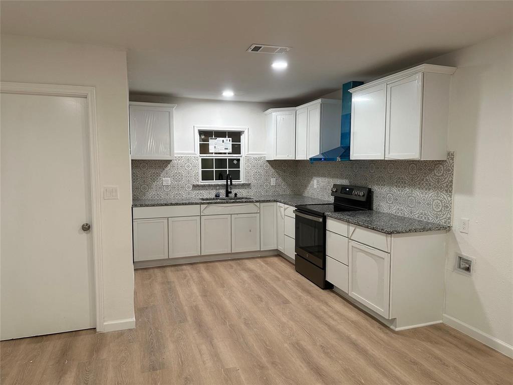 909 Jerry Mashek Drive Property Photo