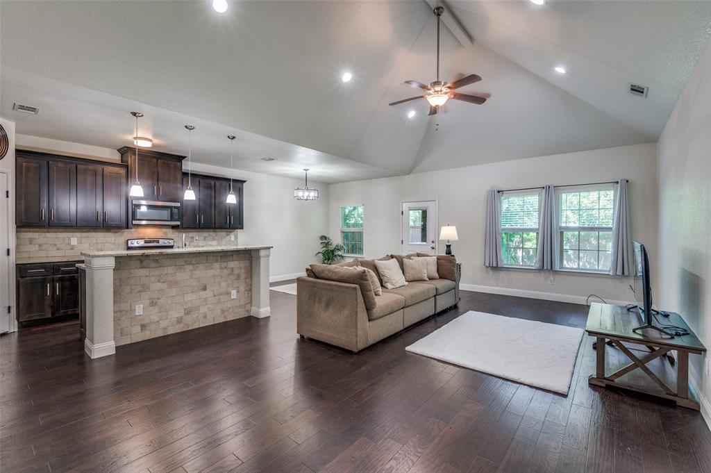 3032 James Avenue Property Photo 1