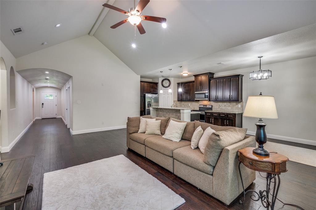 3032 James Avenue Property Photo 4
