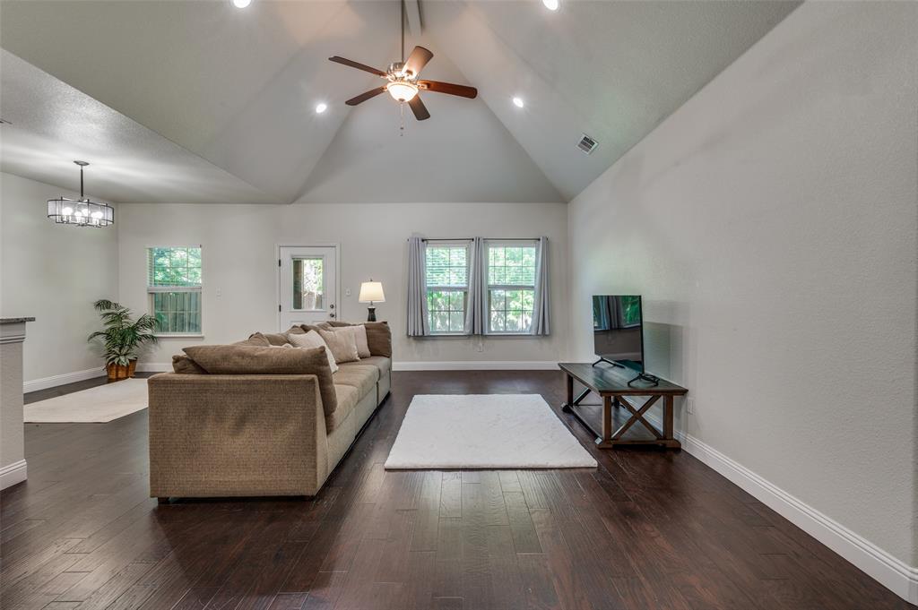 3032 James Avenue Property Photo 6
