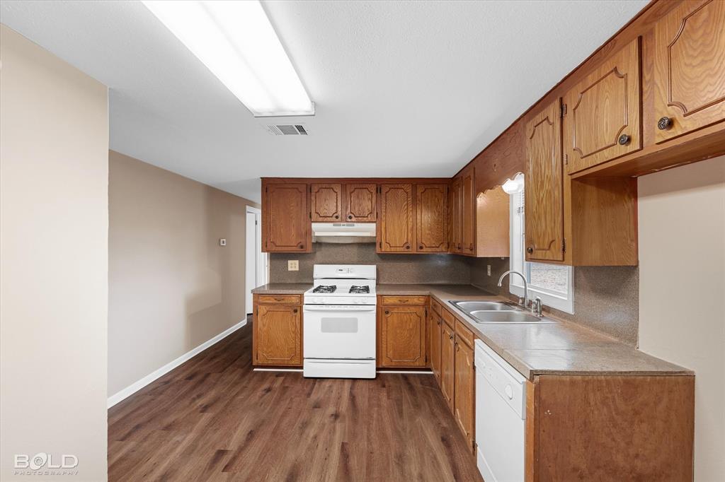 10806 Newson Road Property Photo 8
