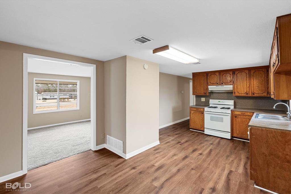 10806 Newson Road Property Photo 9