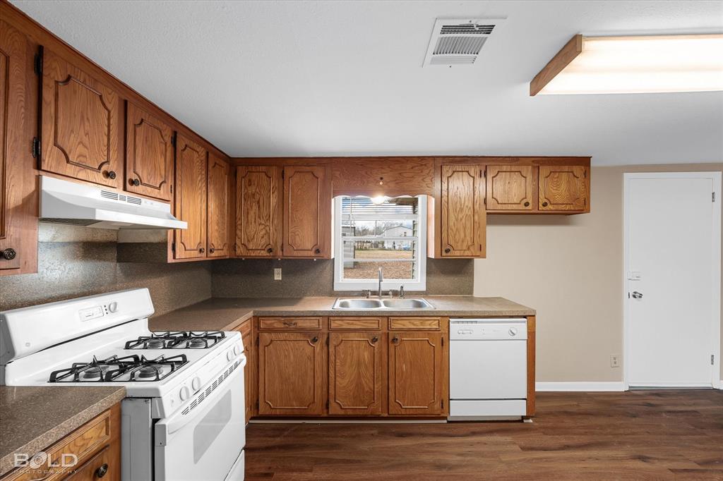 10806 Newson Road Property Photo 11