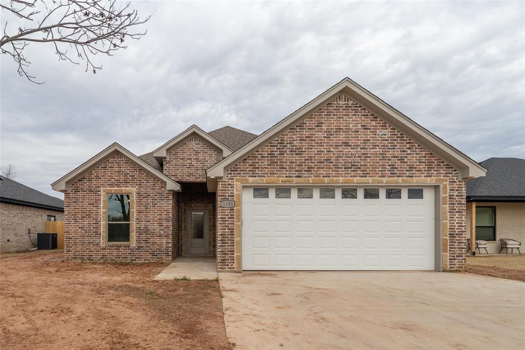 1133 Crescent Lane Property Photo