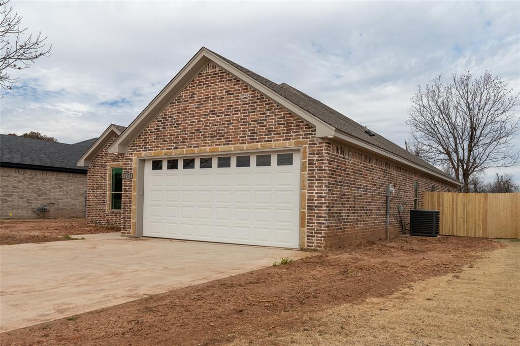 1133 Crescent Lane Property Photo 6