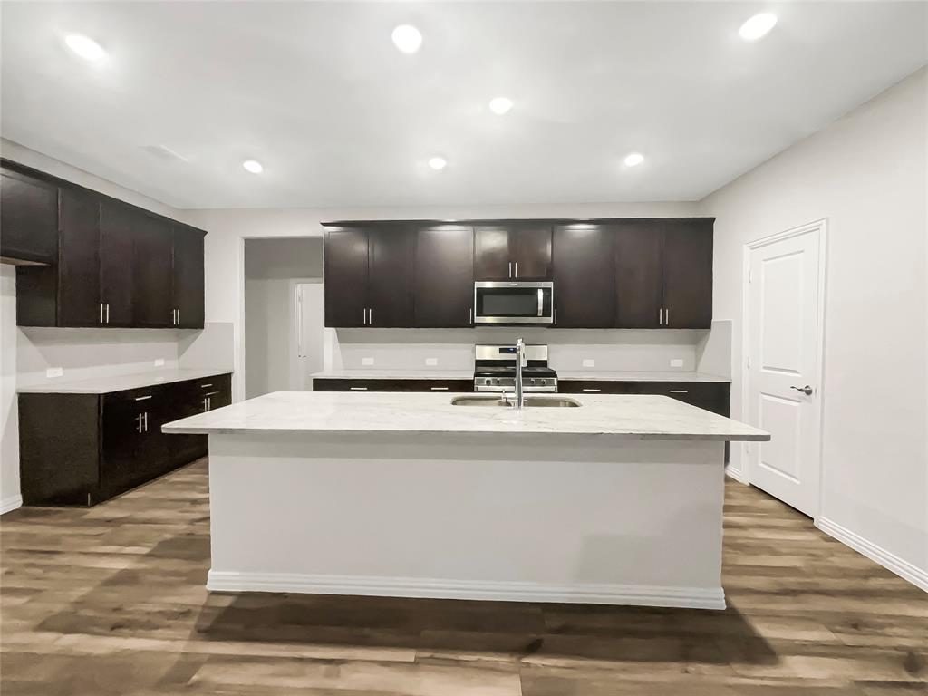 524 Fox Ridge Drive Property Photo 6