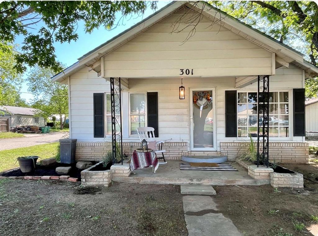 301 S Ave. H Property Photo