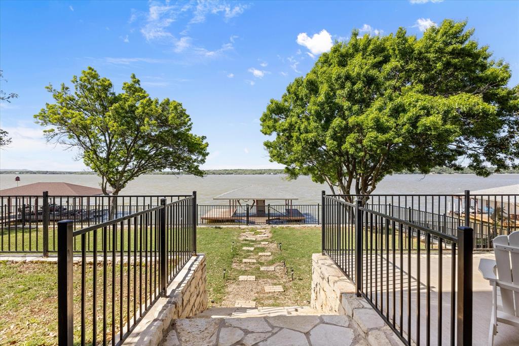 3917 Buena Vista Circle Property Photo 4