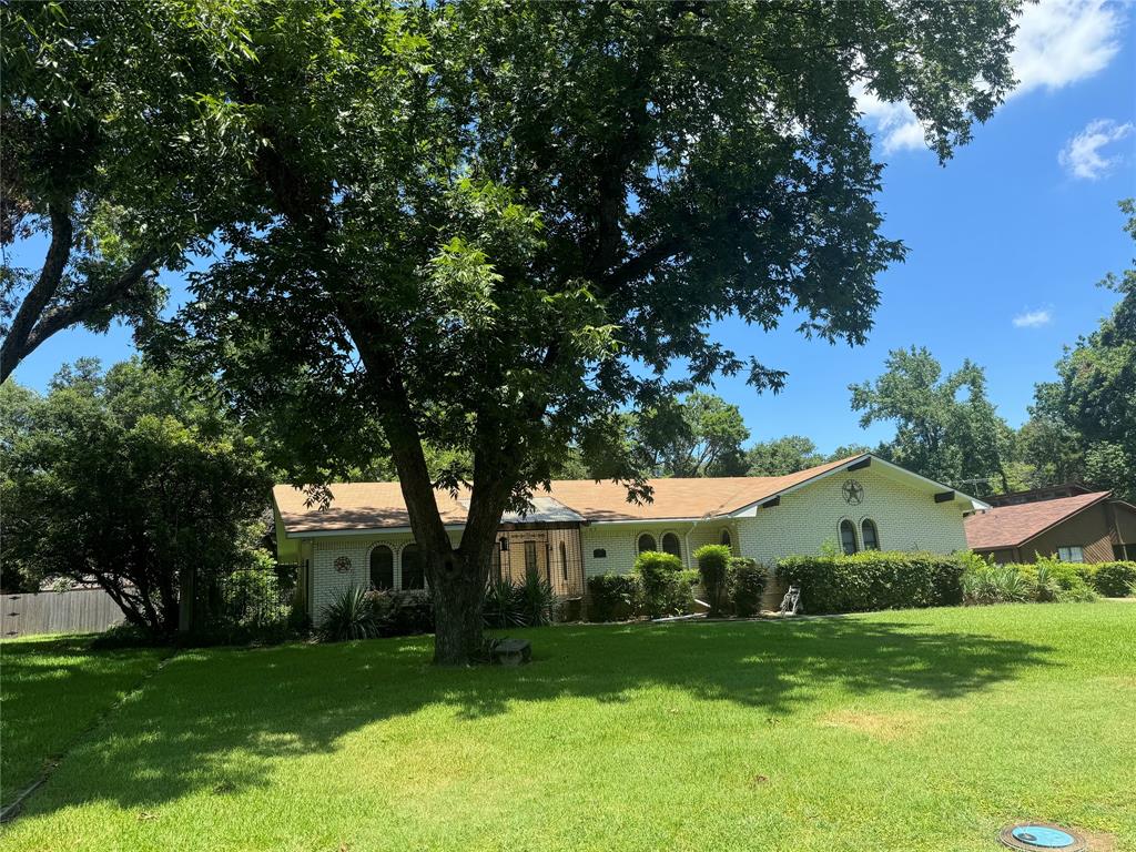 105 Roberts Avenue Property Photo