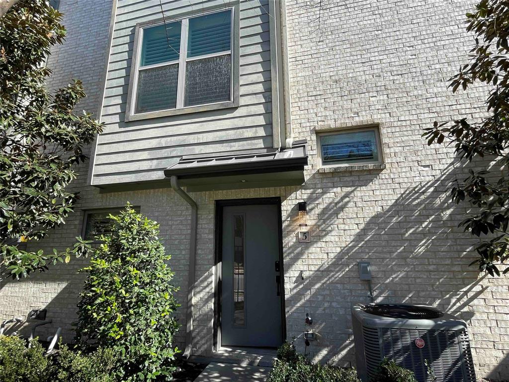 5901 Ross Avenue Property Photo