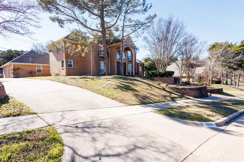 2212 Valley View Drive Property Photo 1