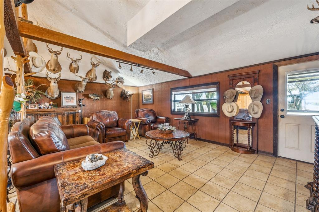 172 Private Road 2361 Property Photo 8