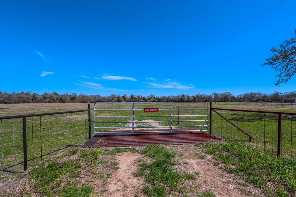 9239 Fm-1696 Property Photo 2