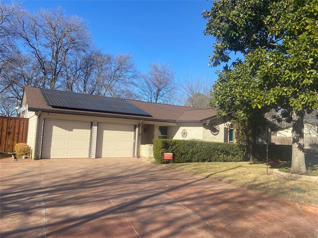 911 Moorhead Court Property Photo