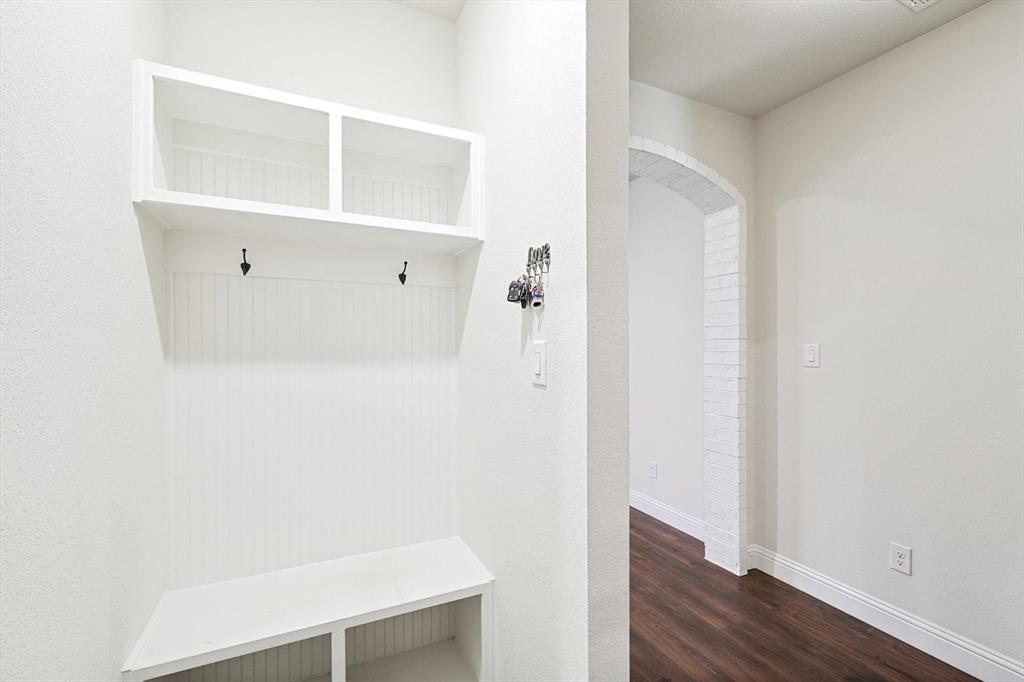 9308 Bengal Court Property Photo 7