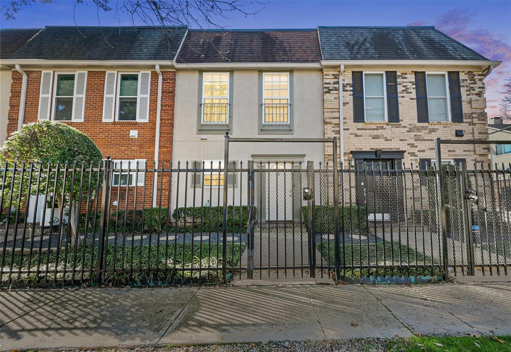 2727 Shelby Condominium Real Estate Listings Main Image