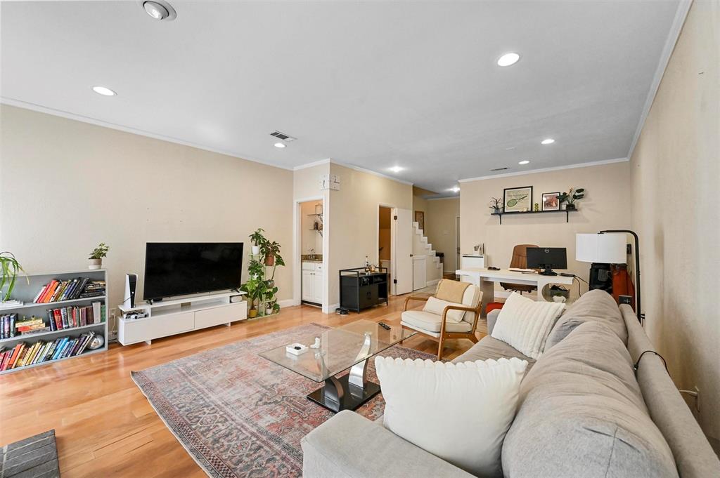 2727 Shelby Avenue D Property Photo 3