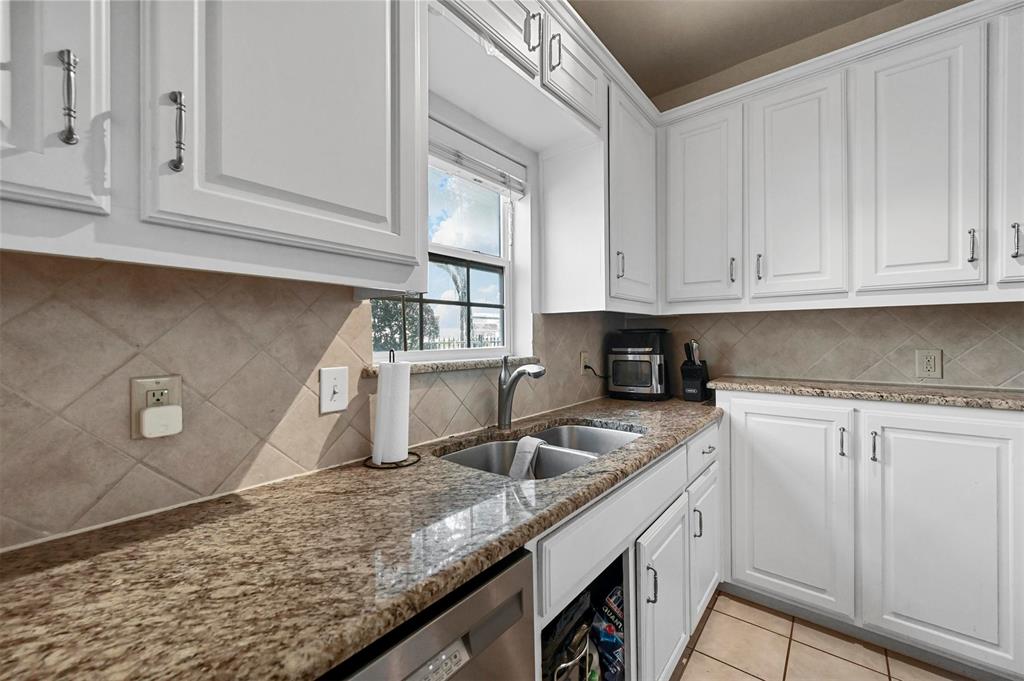 2727 Shelby Avenue D Property Photo 4