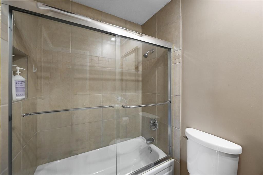 2727 Shelby Avenue D Property Photo 13
