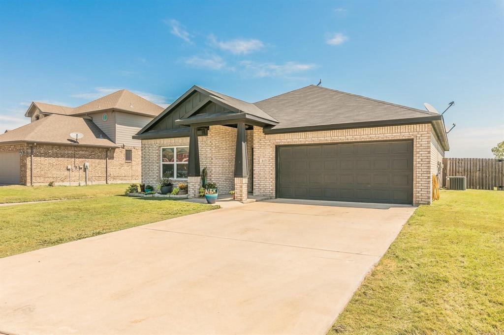 613 Mathew Street Property Photo 1