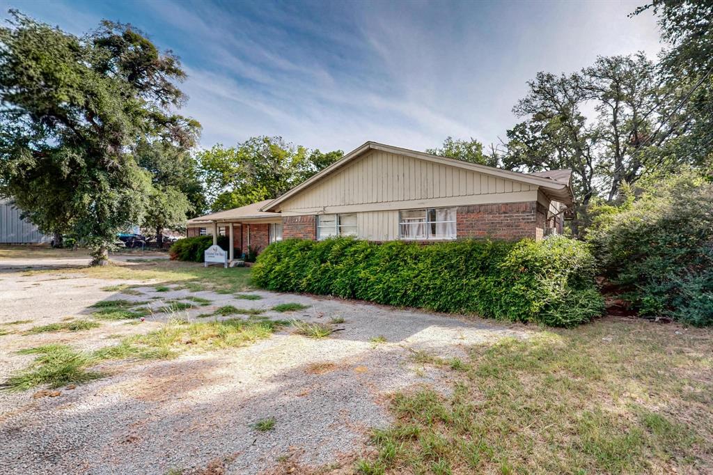 617 Southeast Parkway Property Photo 1