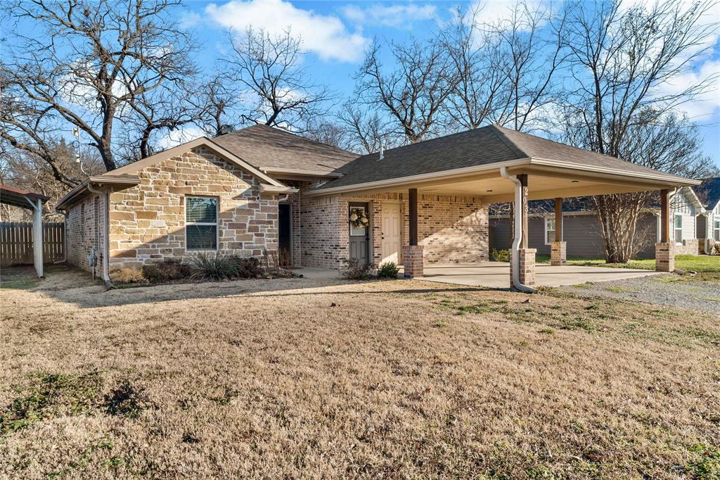 203 E 4th Street Property Photo