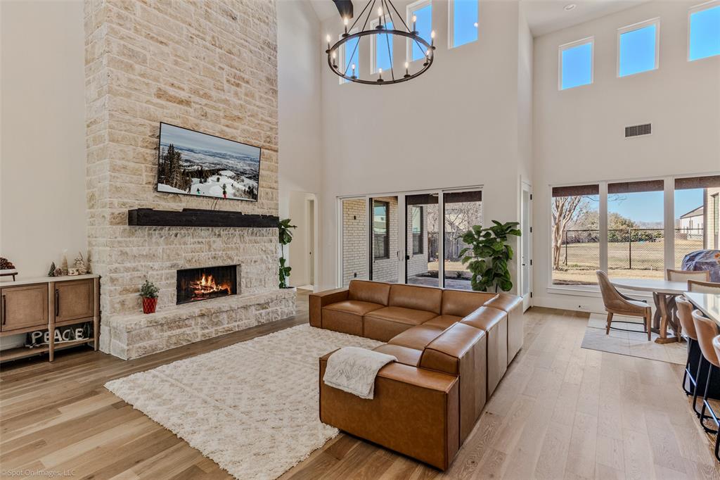 7 Center Court Property Photo 4