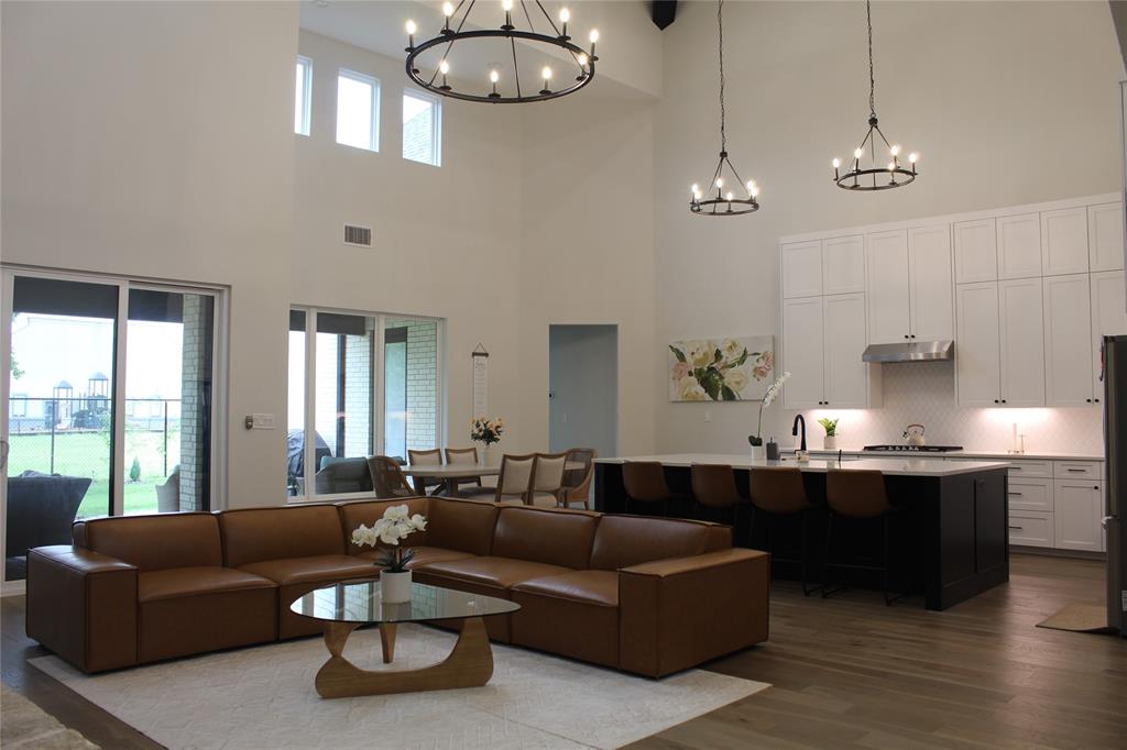 7 Center Court Property Photo 5