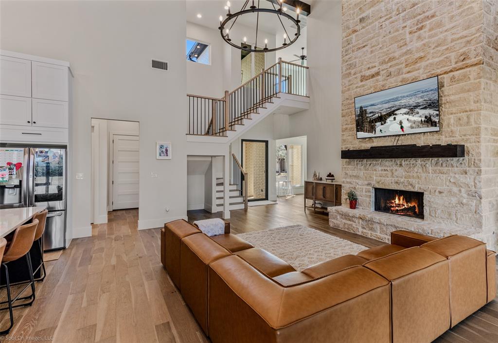 7 Center Court Property Photo 6