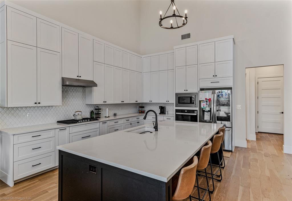7 Center Court Property Photo 8