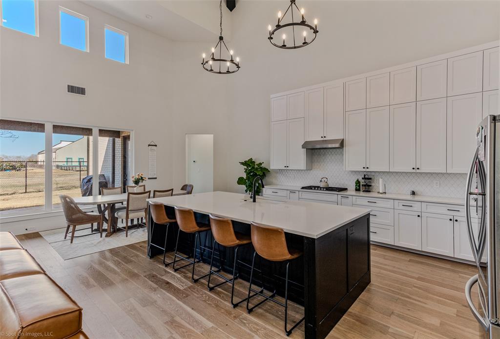 7 Center Court Property Photo 9
