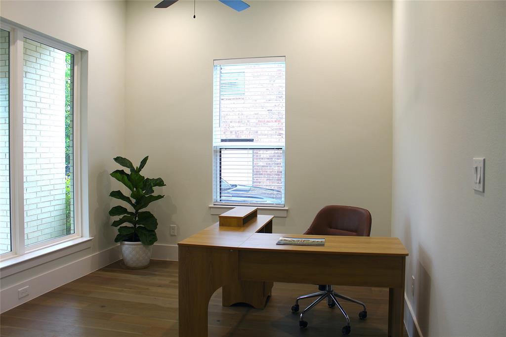 7 Center Court Property Photo 13
