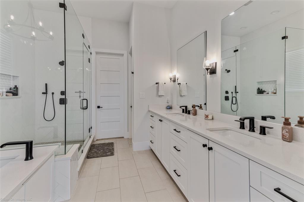 7 Center Court Property Photo 15