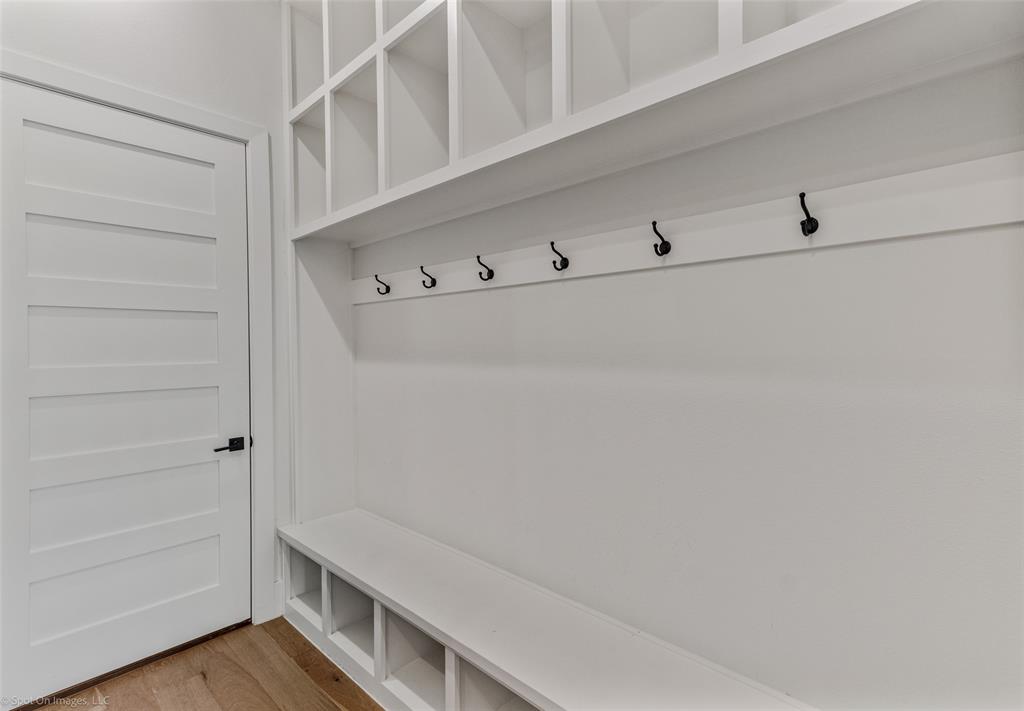 7 Center Court Property Photo 23