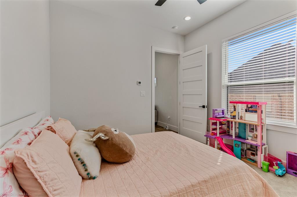 7 Center Court Property Photo 25