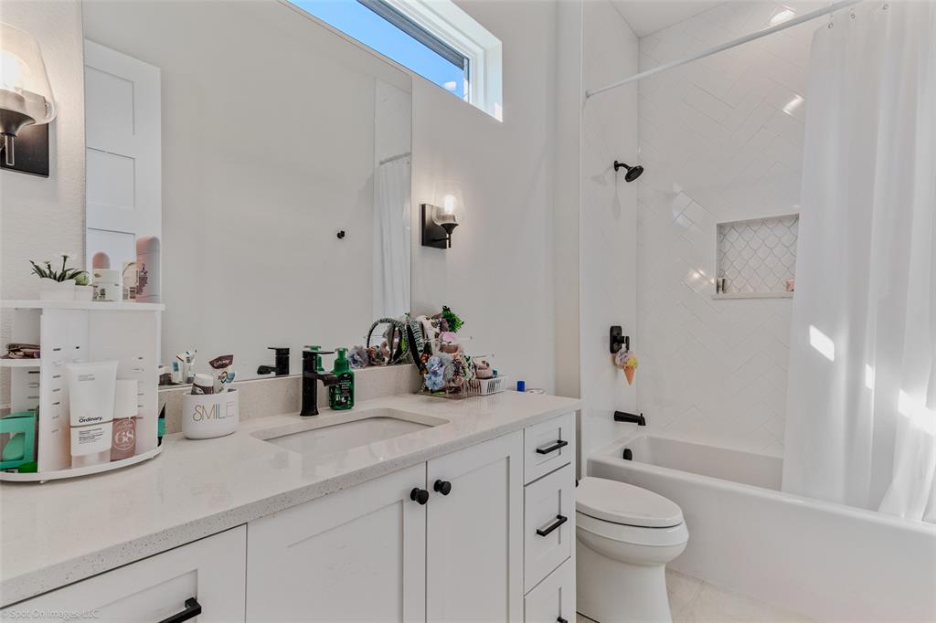 7 Center Court Property Photo 26