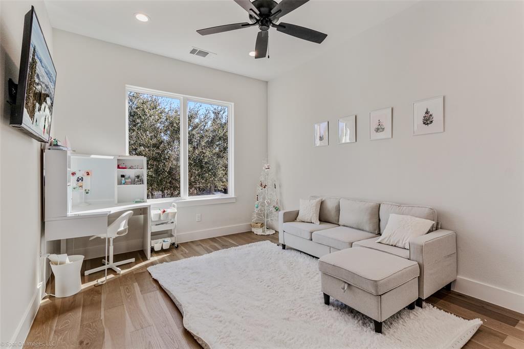 7 Center Court Property Photo 27