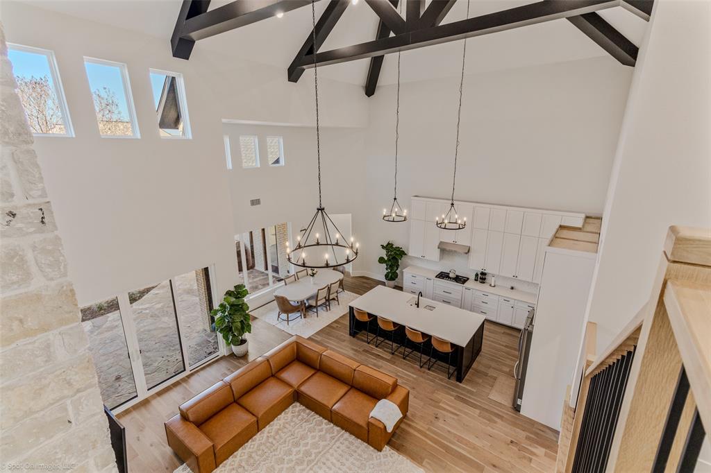7 Center Court Property Photo 28