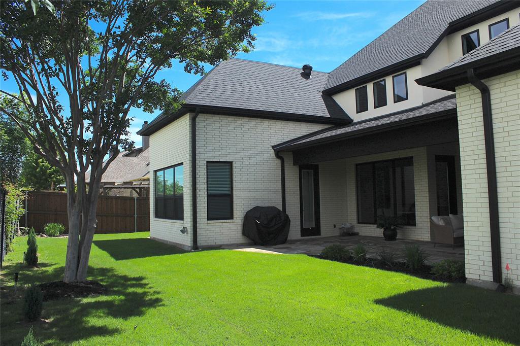 7 Center Court Property Photo 29