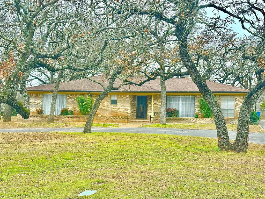 221 Oakview Drive Property Photo
