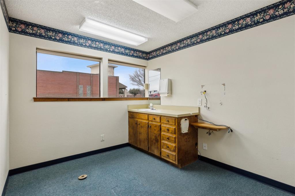 303 N Ridgeway Drive Property Photo 13