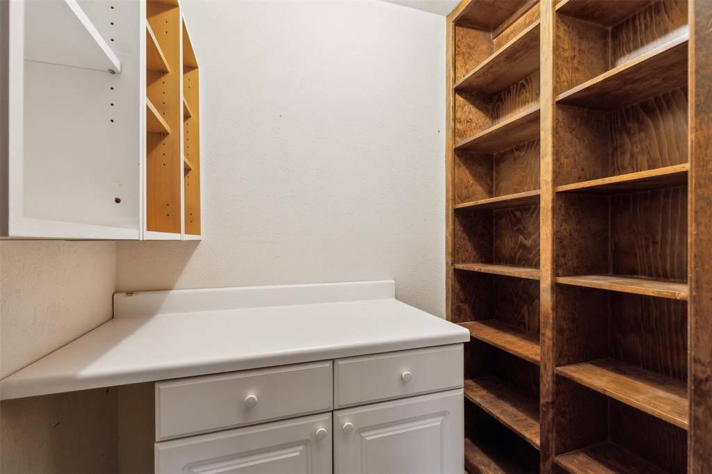 303 N Ridgeway Drive Property Photo 17
